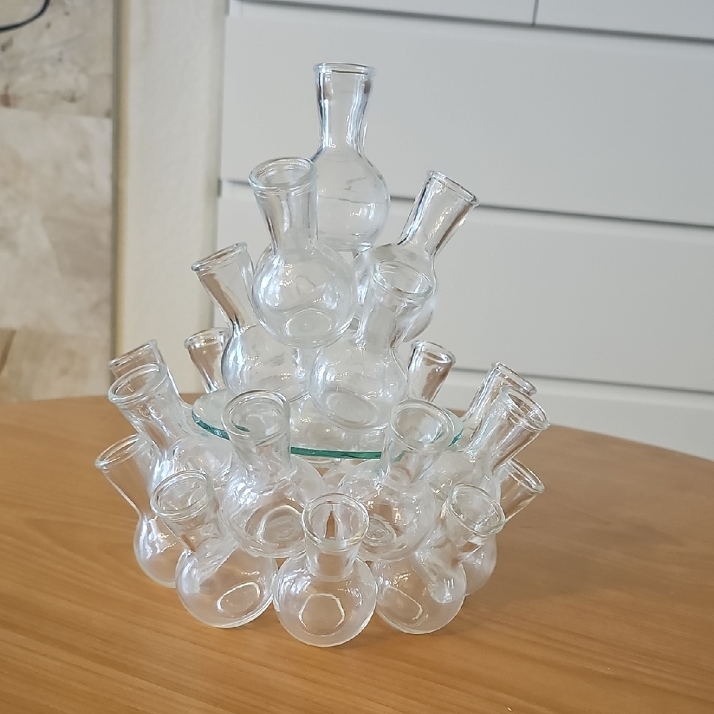 Elegant Clear Glass Vase Arrangement